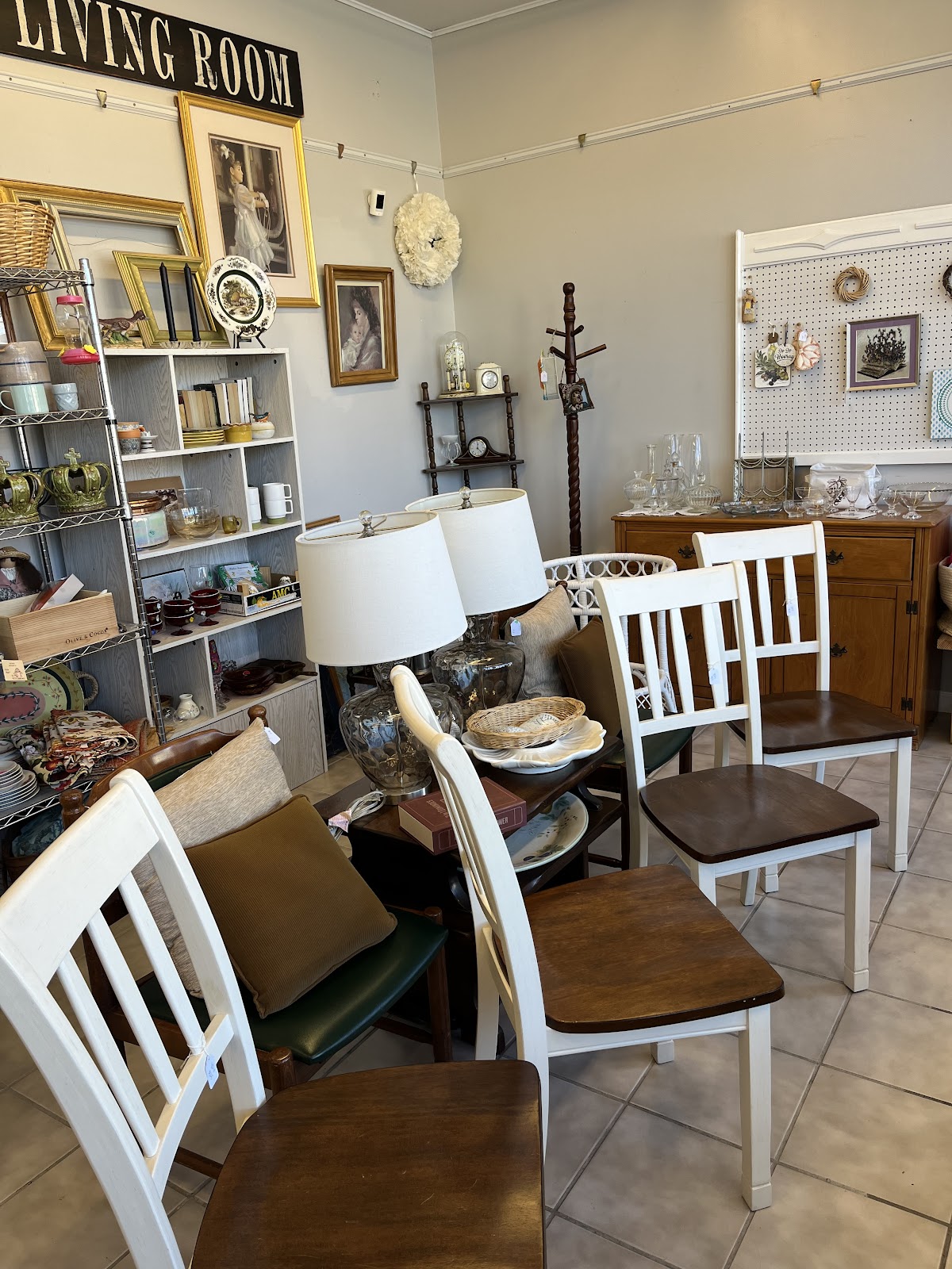 Blue Mitten Thrift Shop in Westerly