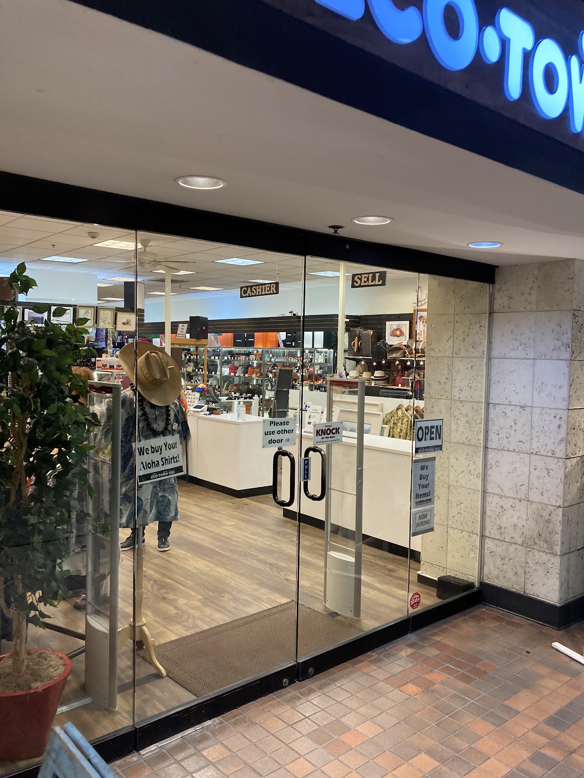 ECO TOWN SELECT Ala Moana Center Store in Honolulu