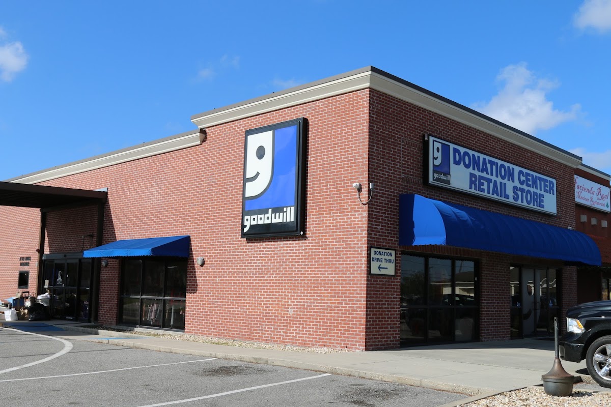 Goodwill Acadiana: Breaux Bridge Thrift Store in Breaux Bridge