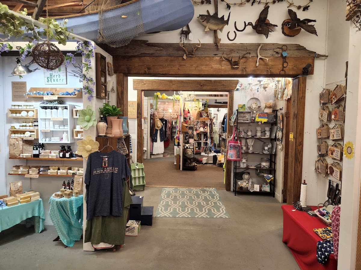 Fancy Schmancy Vintage Boutique in Hot Springs