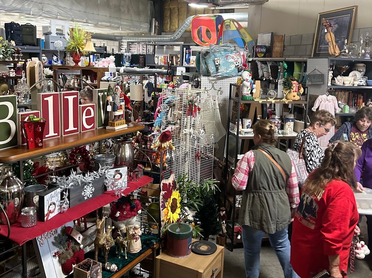 Happy Tails Resale Shop in Evansville