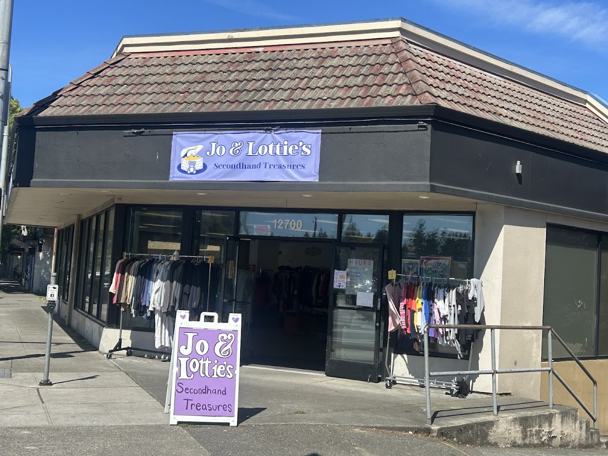 Jo & Lottie's Secondhand Treasures in Seattle