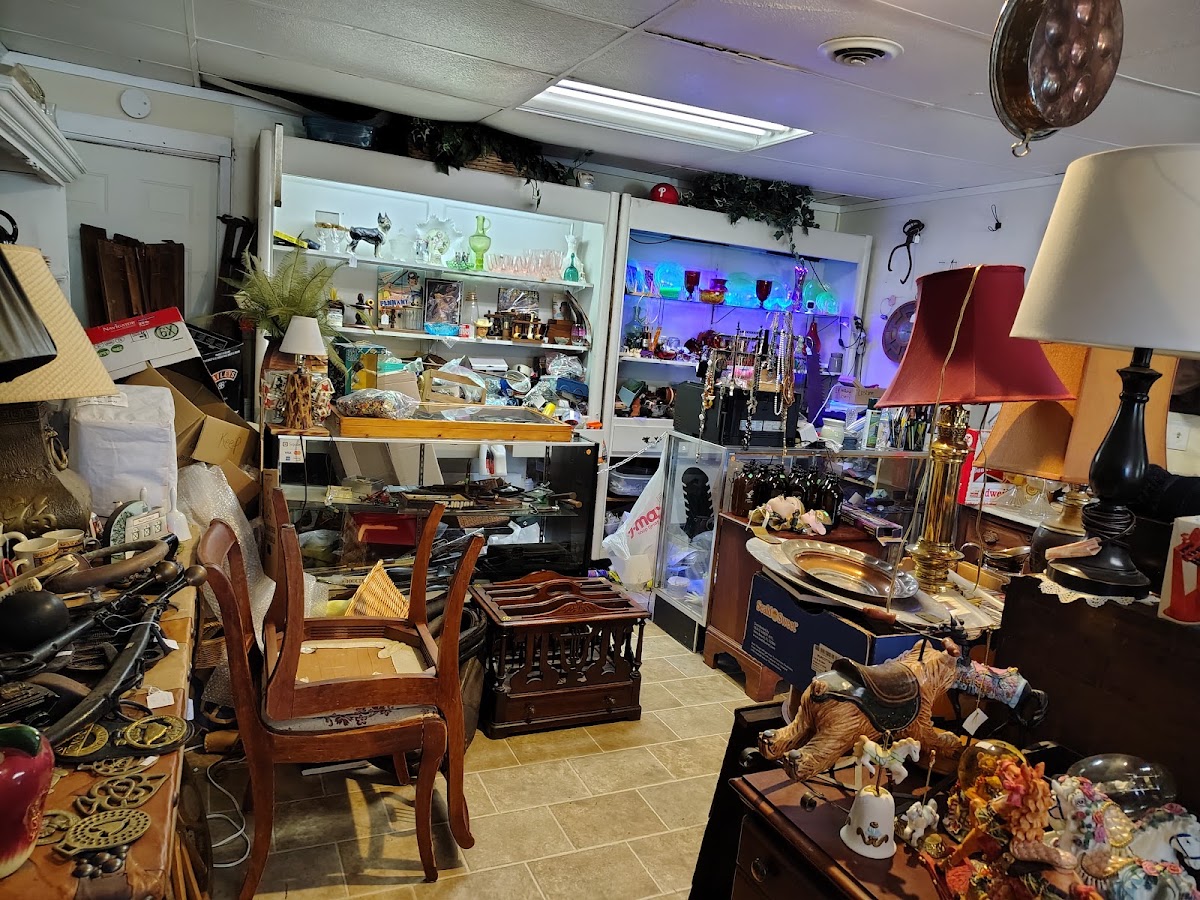 S and J Thrift Store in Gloucester Point