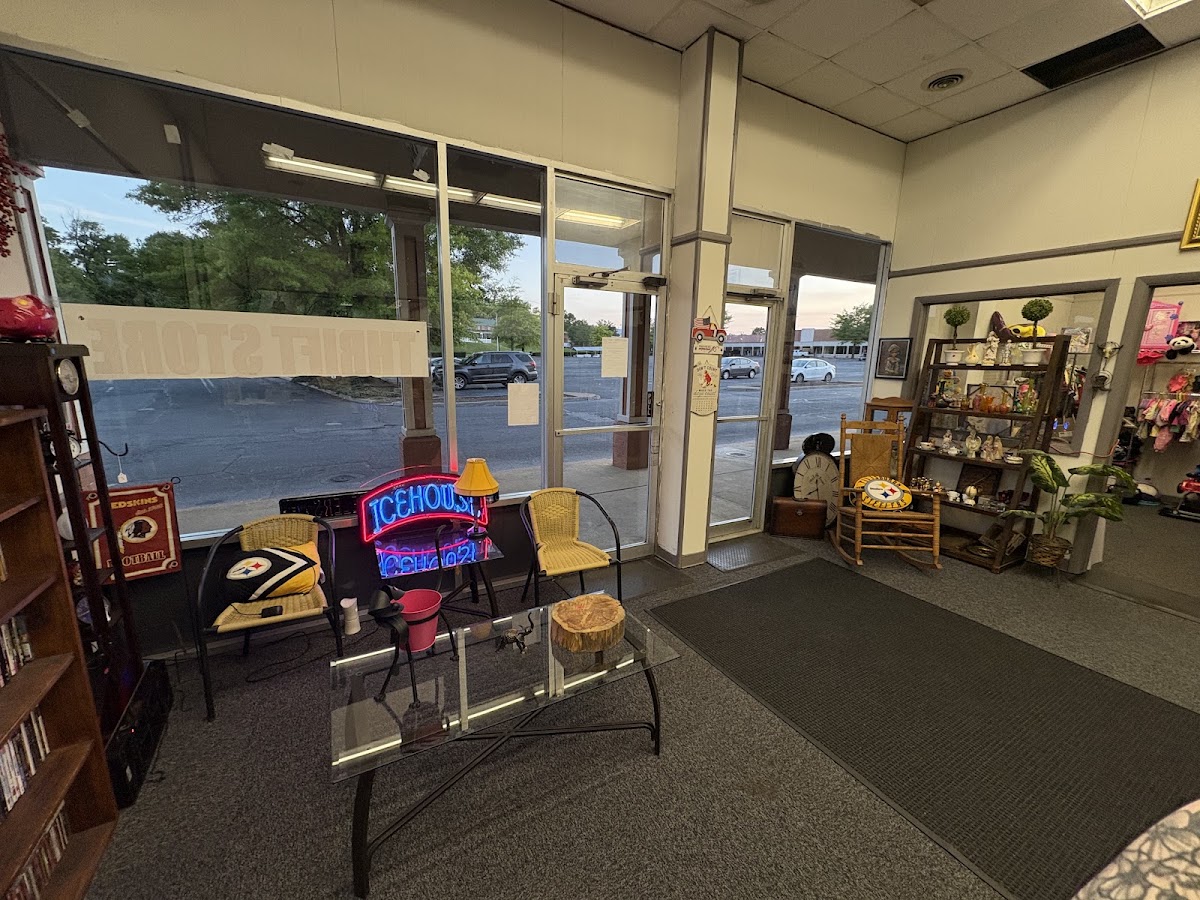 Turner's Shop and Save Thrift Store in Waynesboro