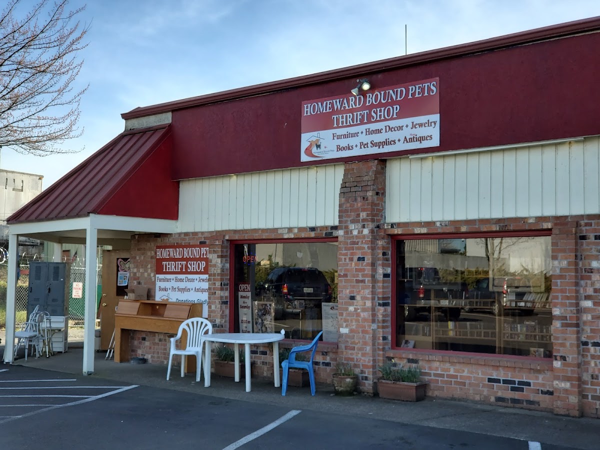 Homeward Bound Pets Thrift Shop in McMinnville