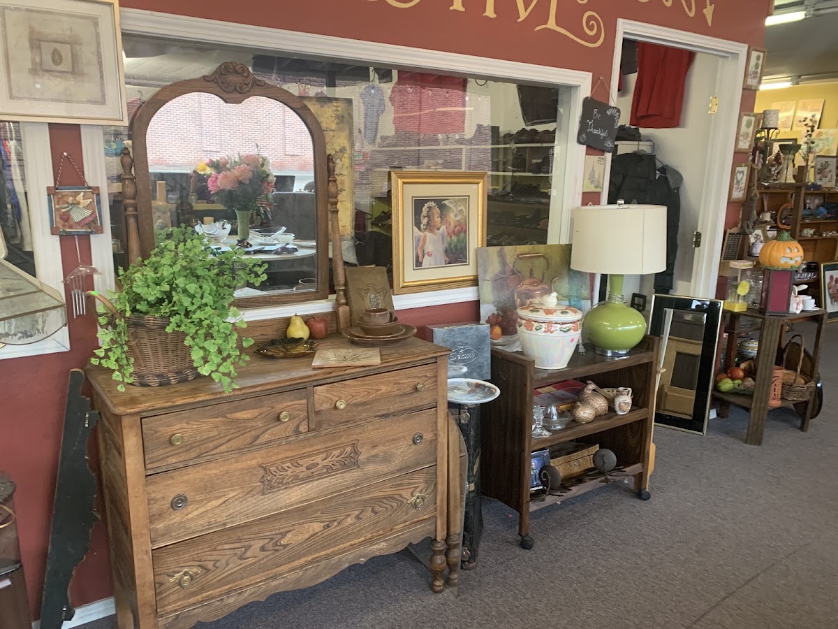 Willamina Thrift Store in Willamina