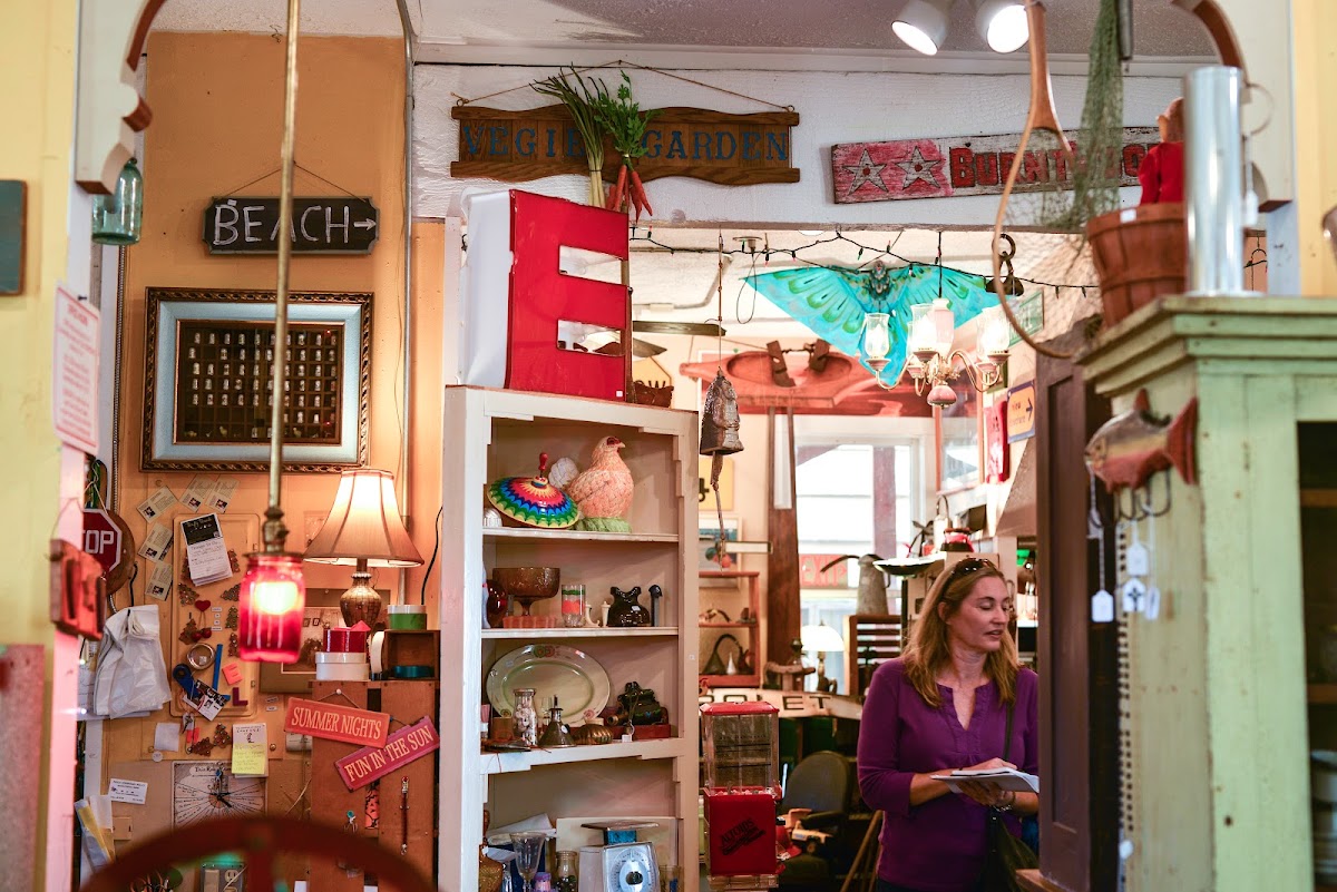 Thrifty Threads in Florence