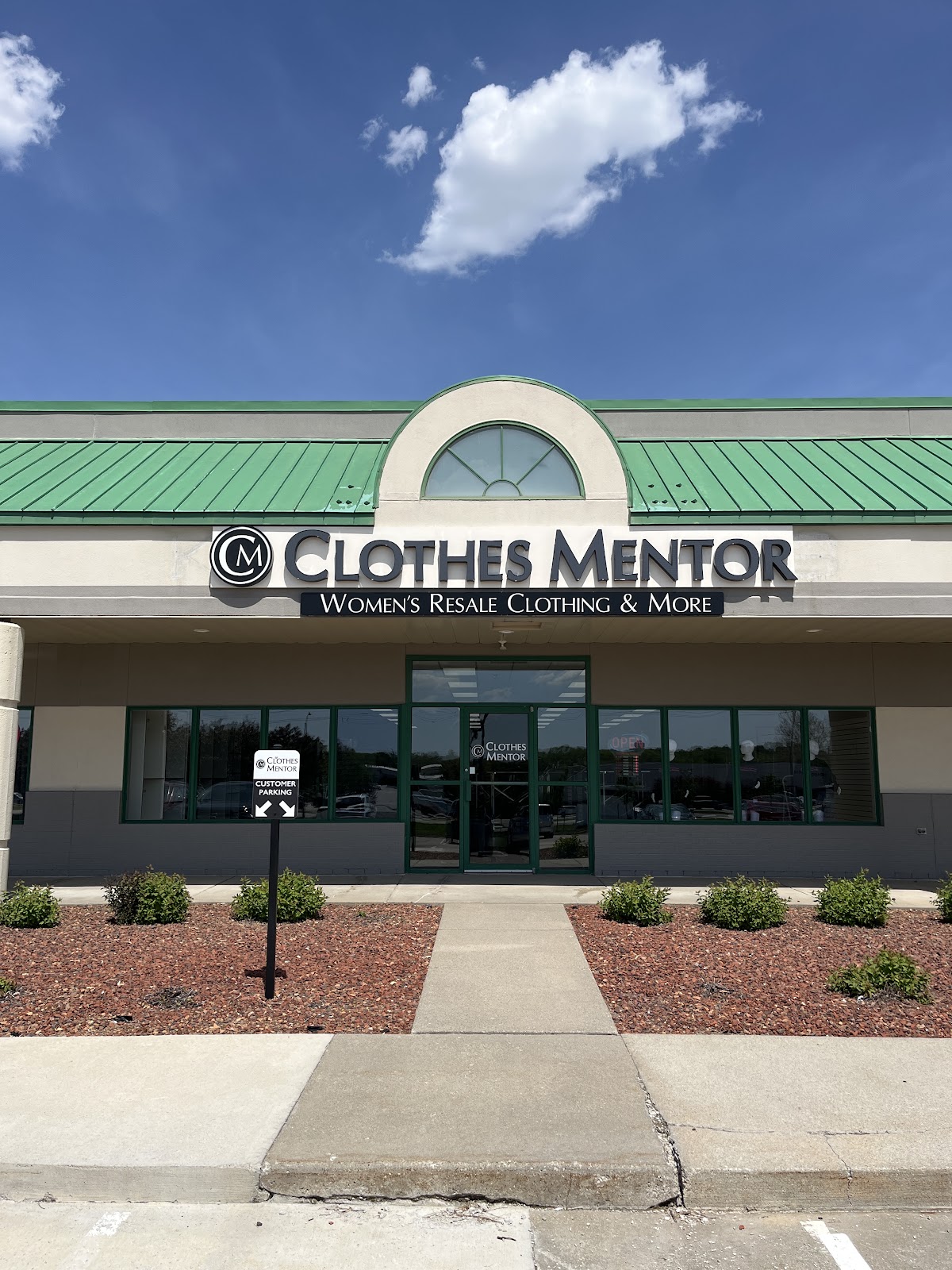 Clothes Mentor Urbandale IA in Urbandale