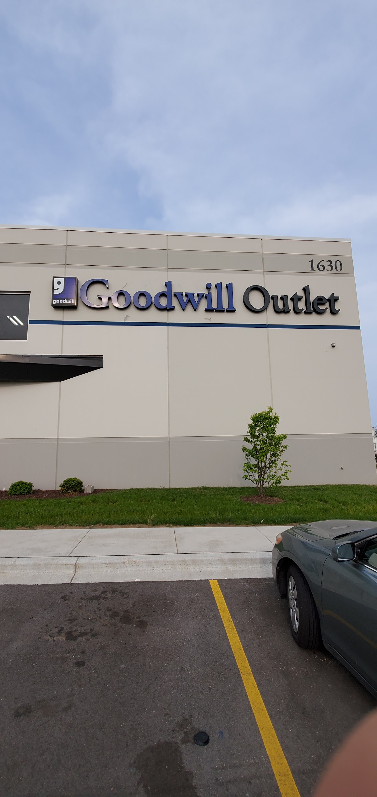 Goodwill Outlet in Sturtevant