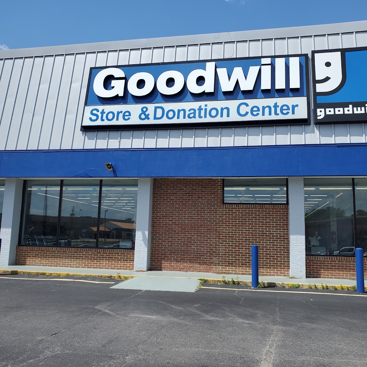 Goodwill Store & Donation Center in Rainbow City