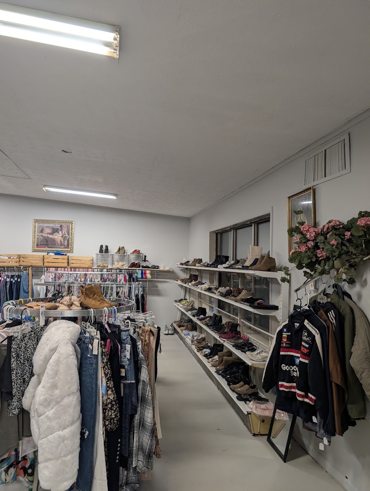 Modern Groove Thrift & Liquidation, LLC in Anniston
