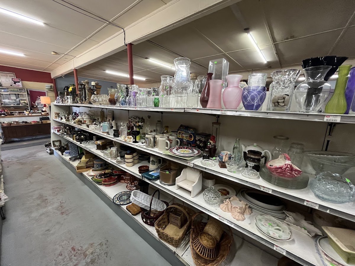 BackRoads Thrift Store & Antiques in Guntersville