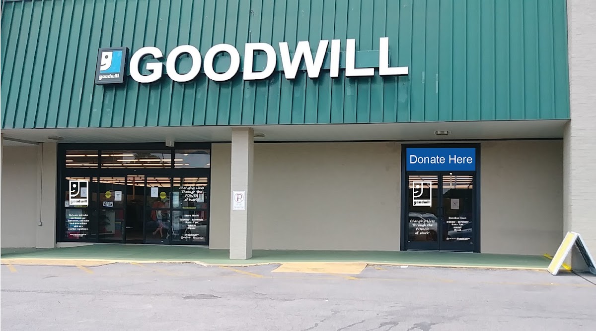 Goodwill Store & Donation Center in Arab