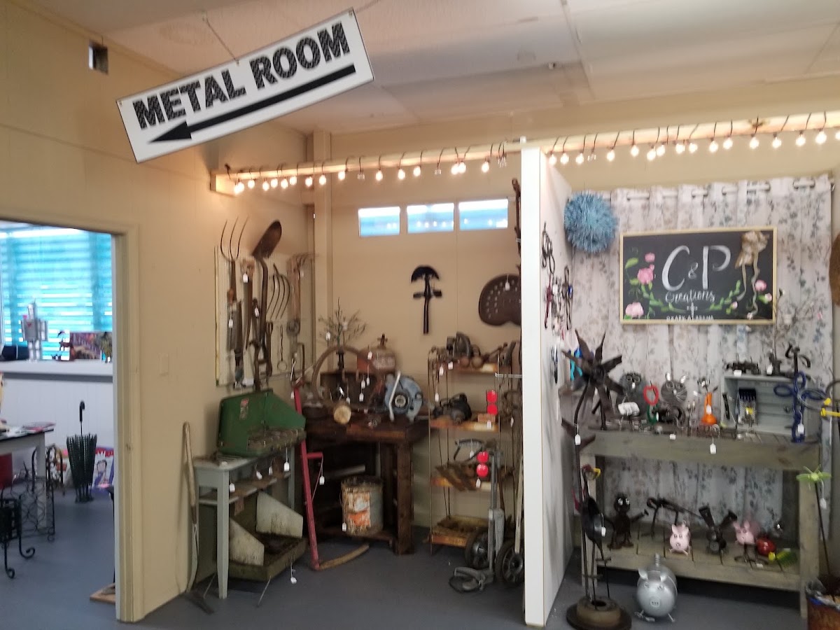 Antiques Treasures And More in Ozark