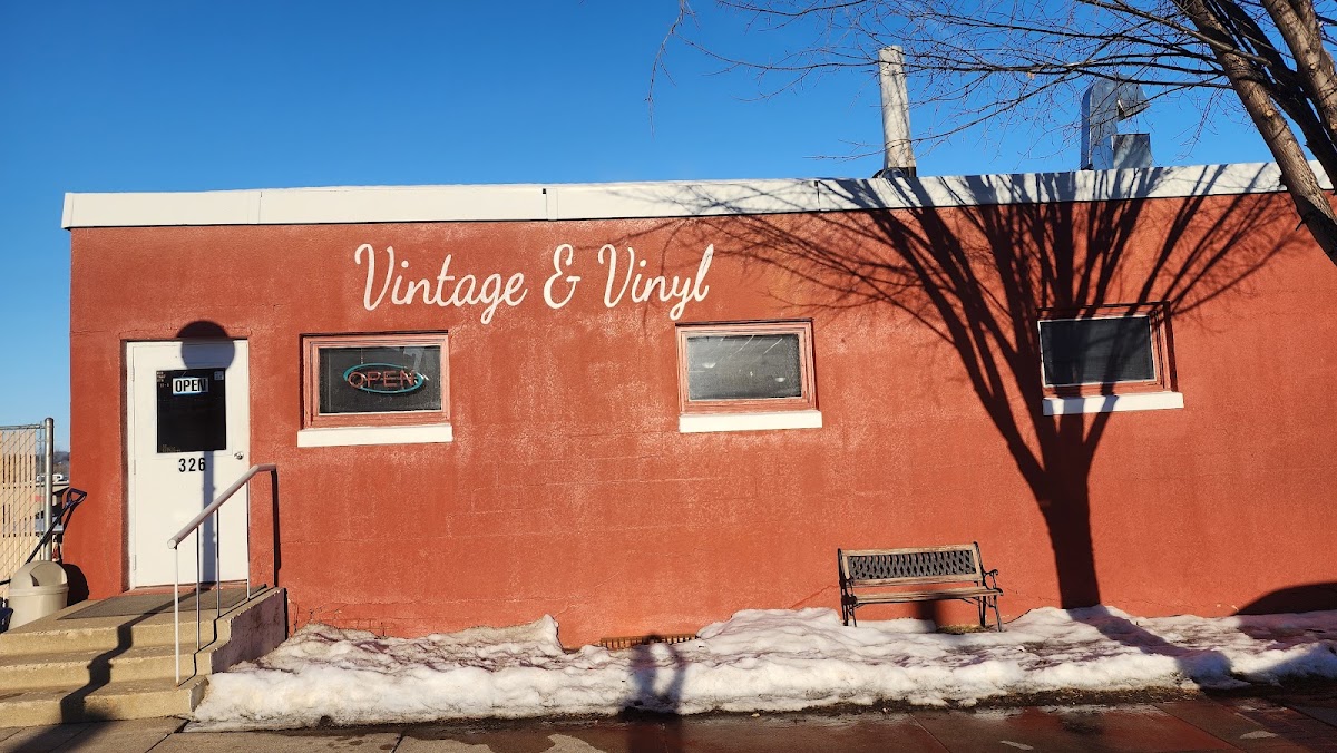 Vintage & Vinyl in New Ulm