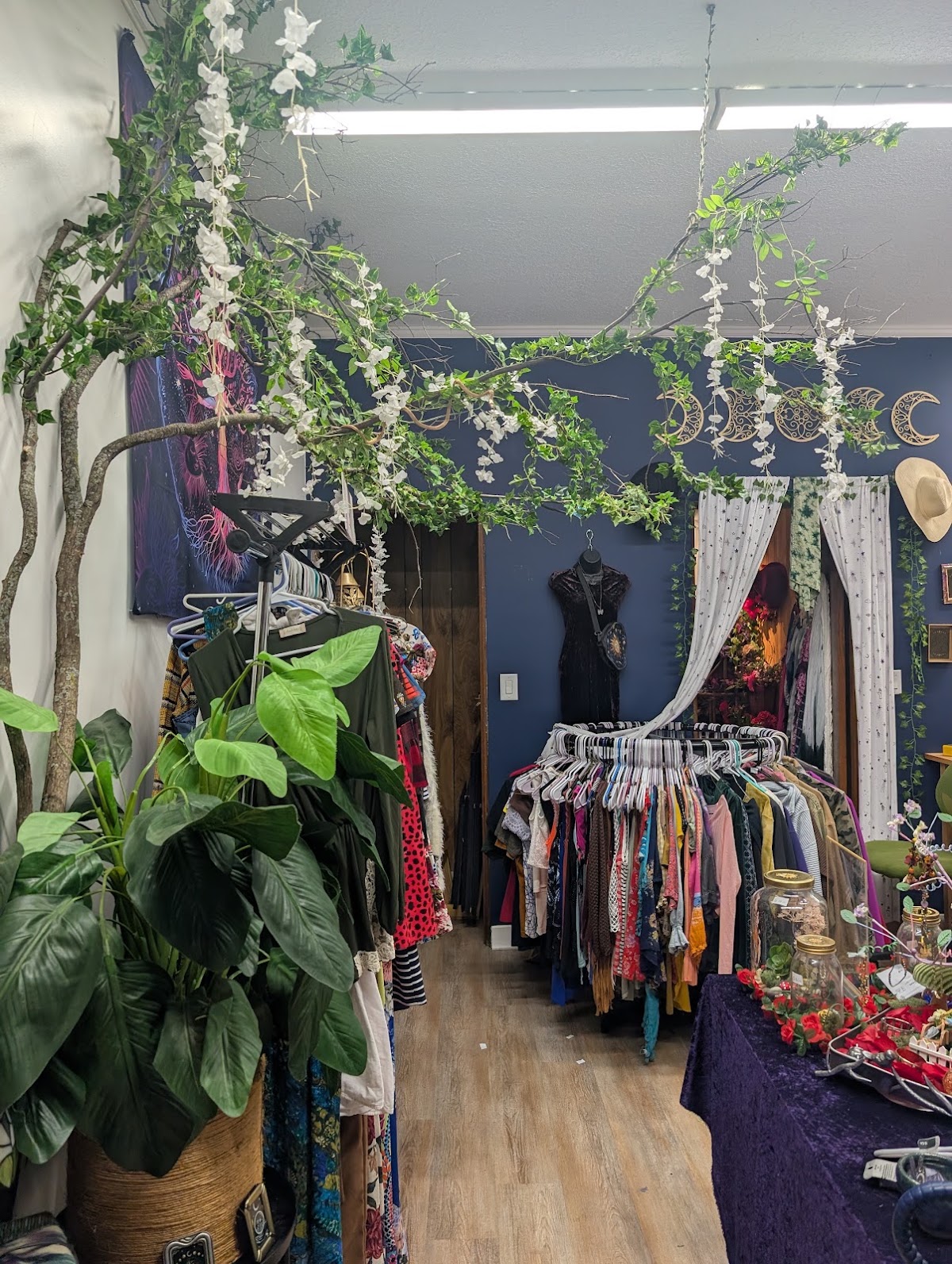 Moonwoven Secondhand Boutique in Norwood Young America