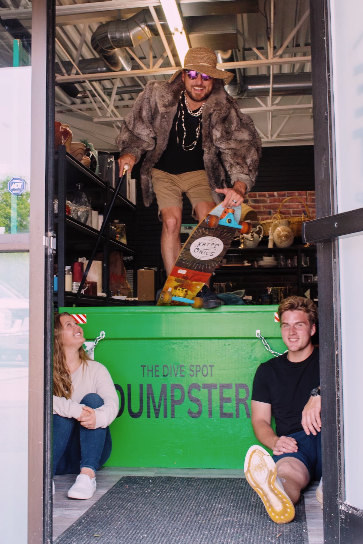 The Dive Spot: Thrift Shop in Chaska