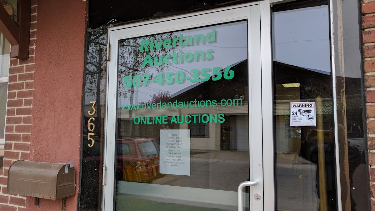 Riverland Auctions & Thrift Store in Winona