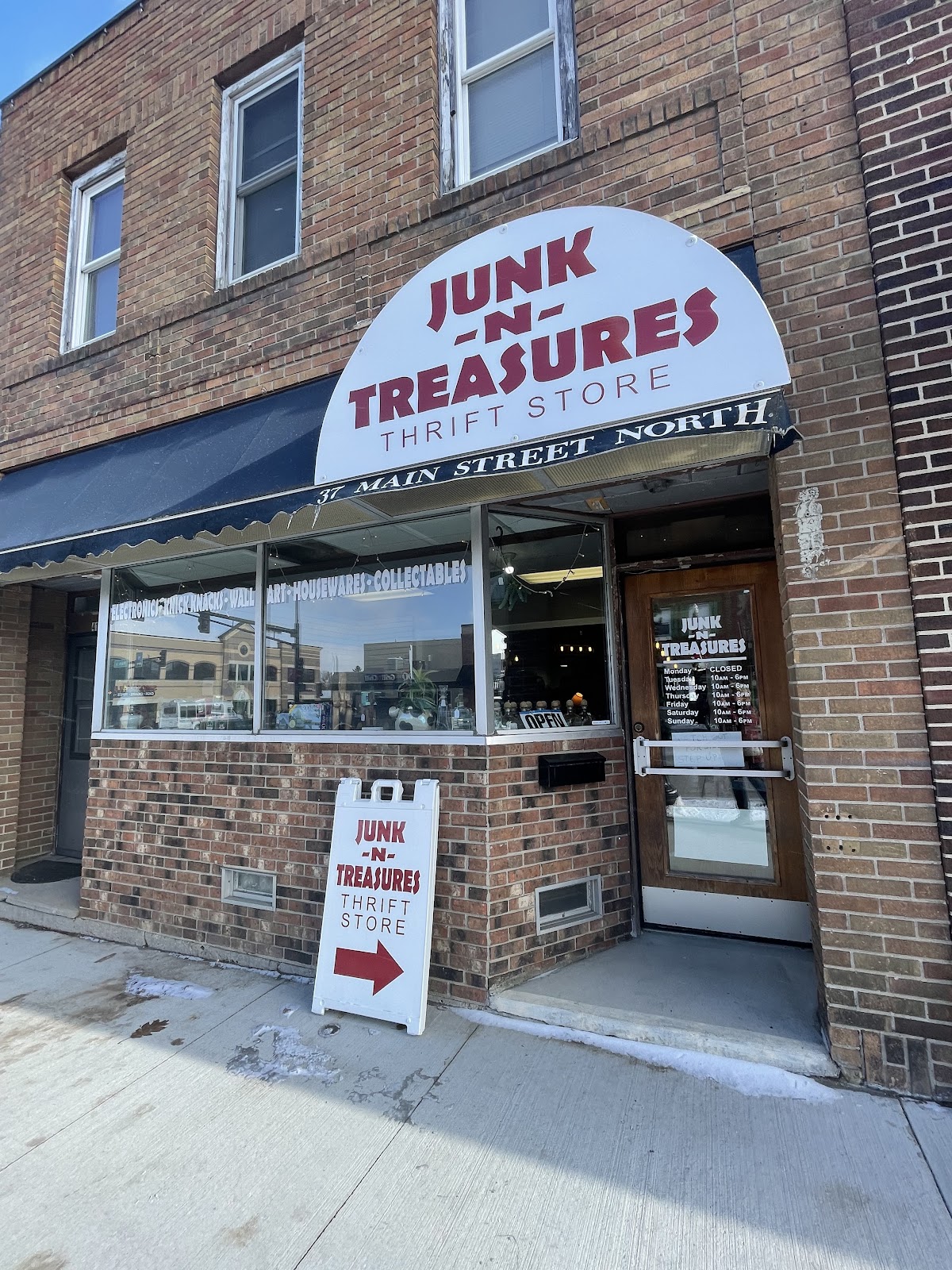 Junk N Treasures Thrift in Hutchinson