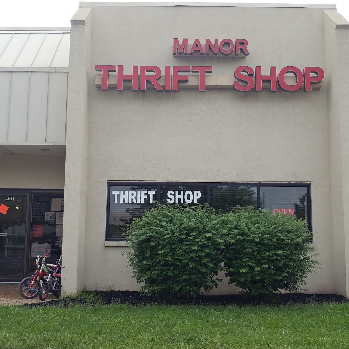 Manor Thrift Shop in Liberty
