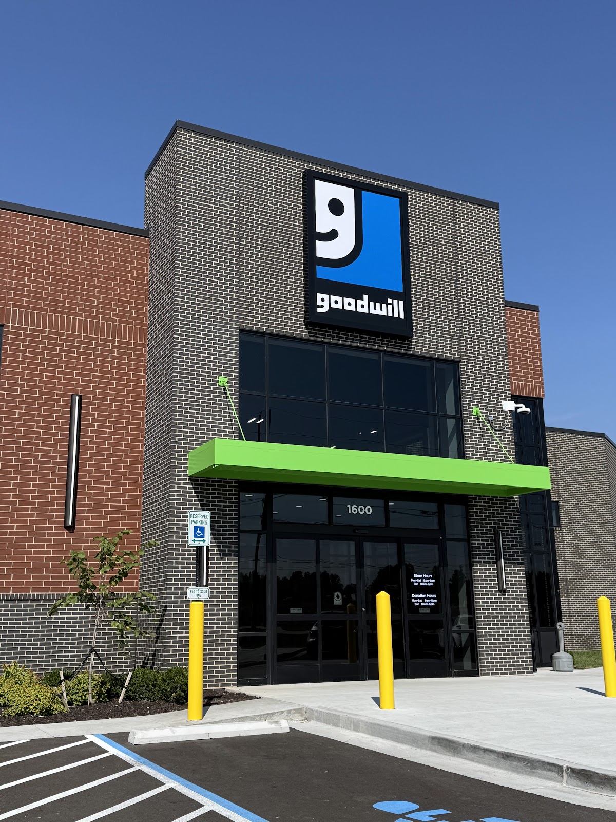 Goodwill Store and Donation Center in O'Fallon