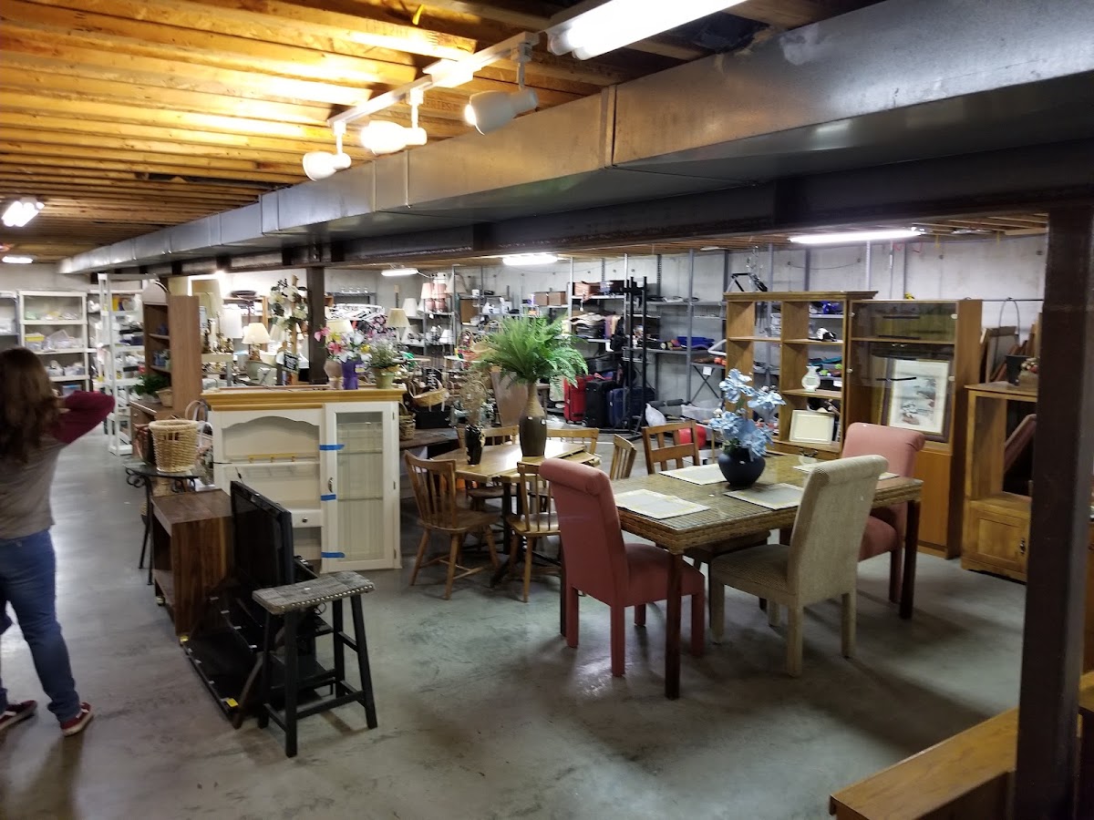 Ozarks Kat & K9 Donation Center & Thrift Store in Sunrise Beach