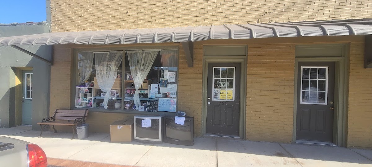 Agape Thrift Store in Saint Clair