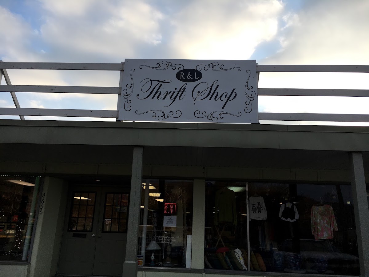 R & L Thrift Shop in High Ridge Township