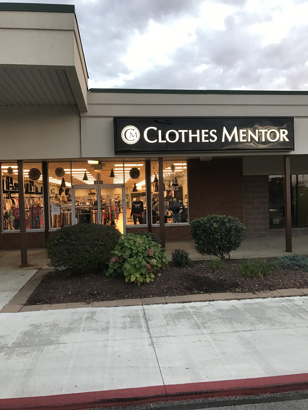 Clothes Mentor Howland, OH in Warren