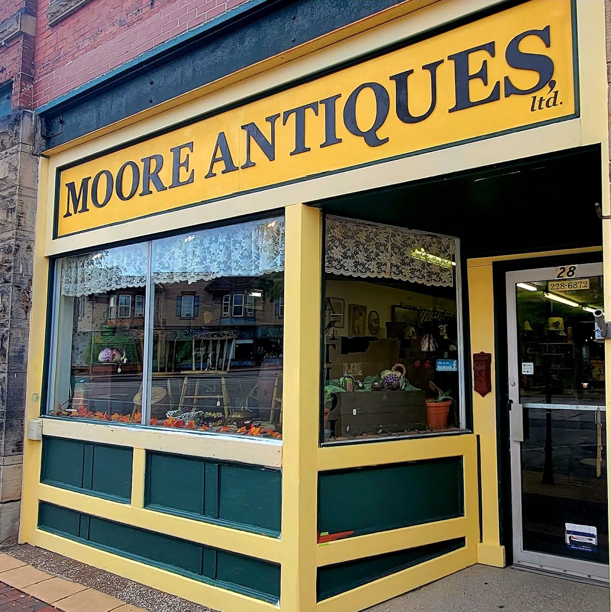 Moore Antiques, LTD in Geneva