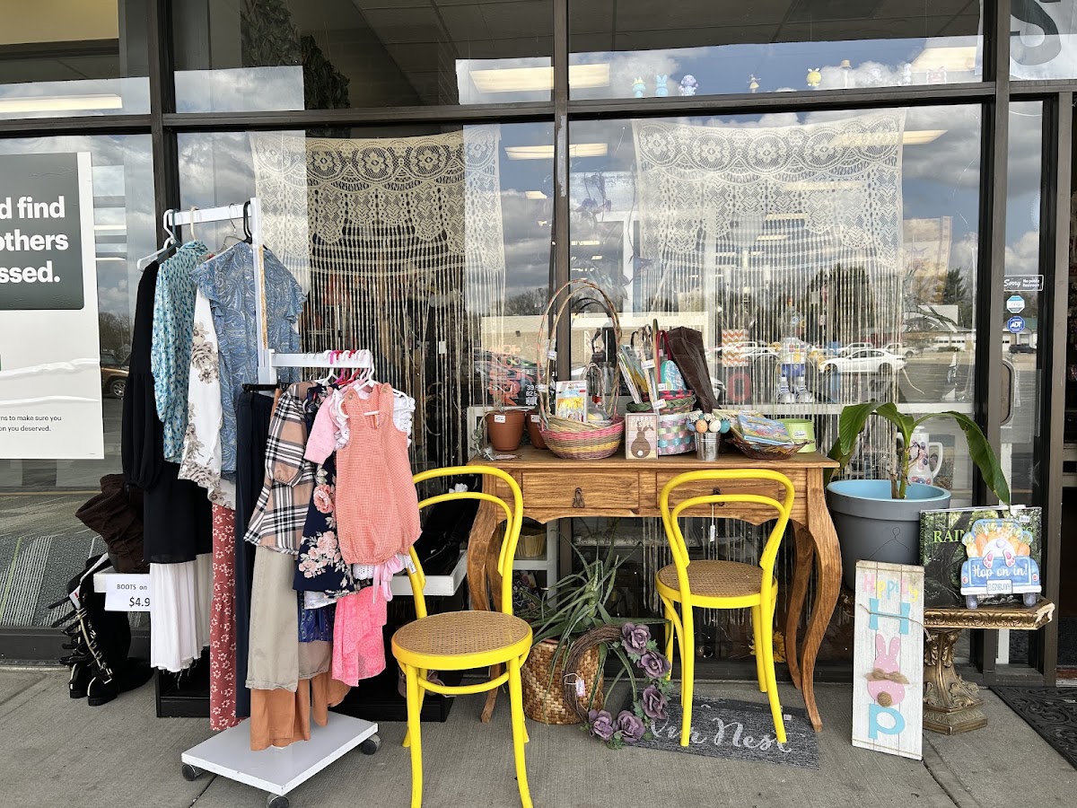 Reyoos Thrift Shop in Newark