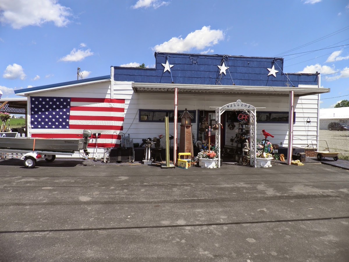 Garage Sale Store in White Pigeon