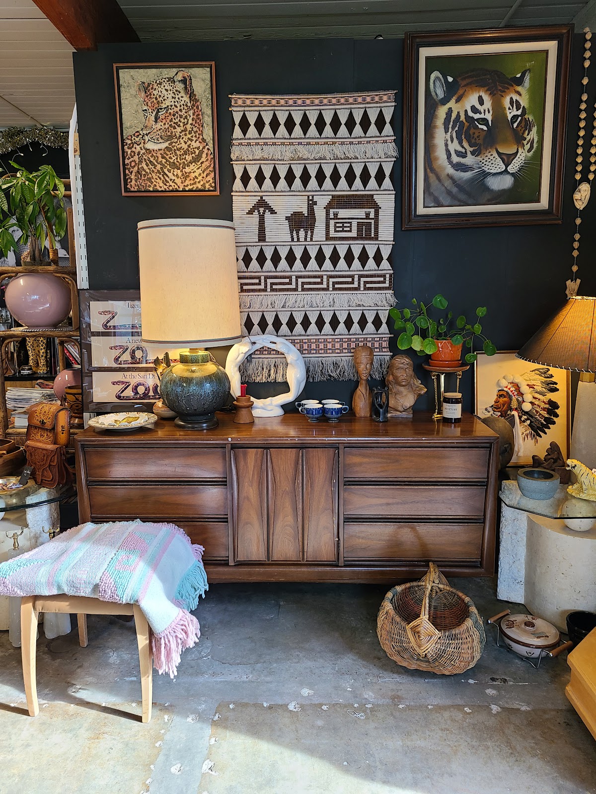 Cats Eye - Vintage & Modern in Beverly Shores