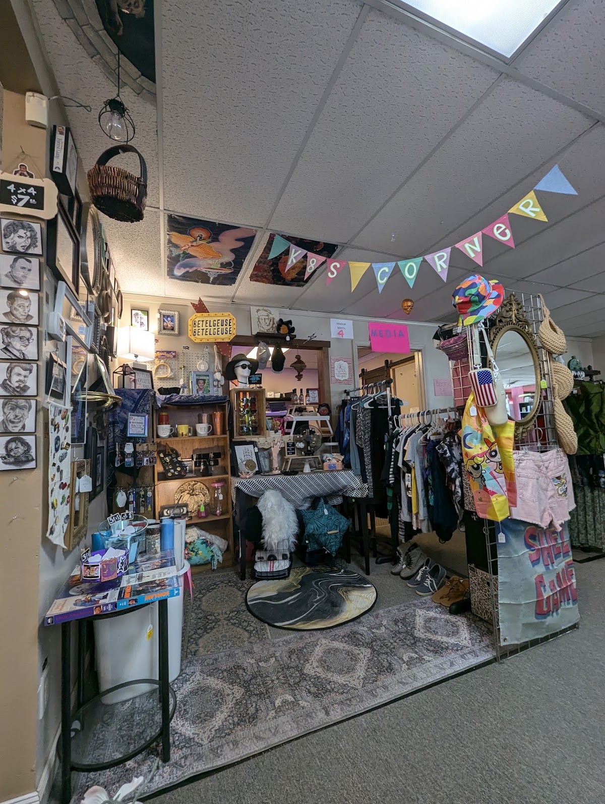 MOJO'S THRIFT & BOOTHS COLLECTIBLES in Wabash