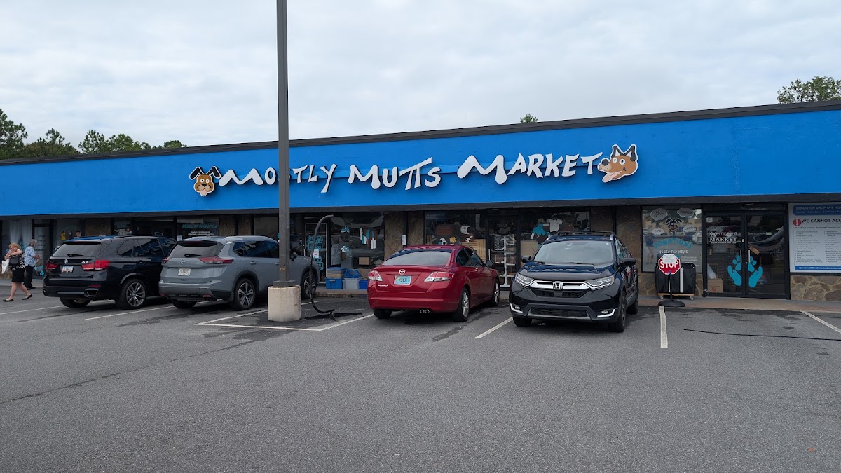 Mostly Mutts Market in Acworth