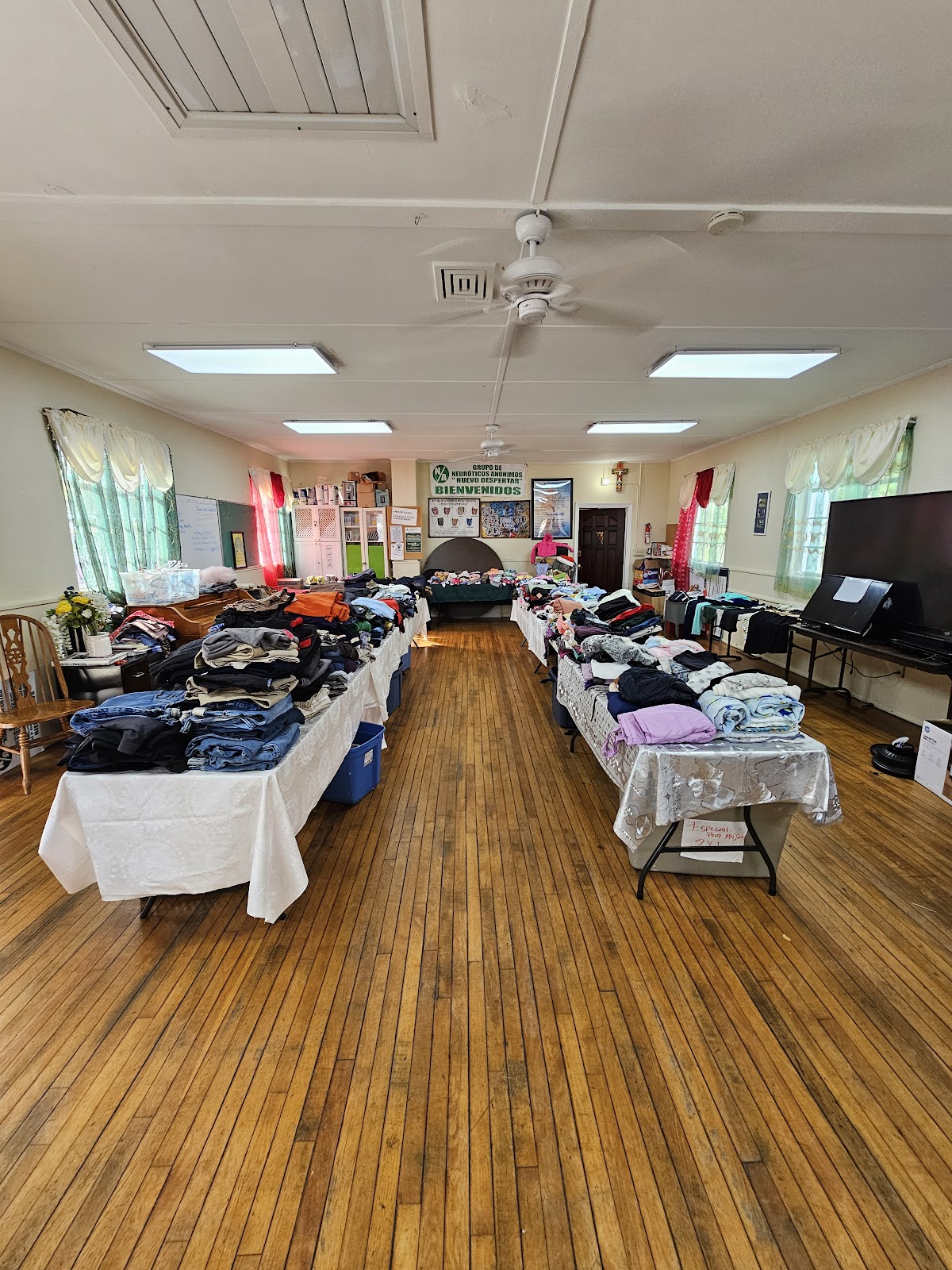 Christ Episcopal Church thrift in Brentwood