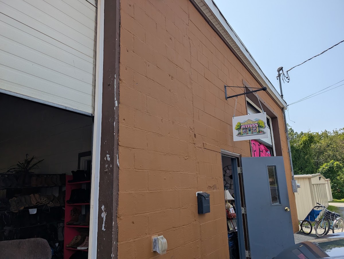 Lisa's Dream Closet in Rensselaer