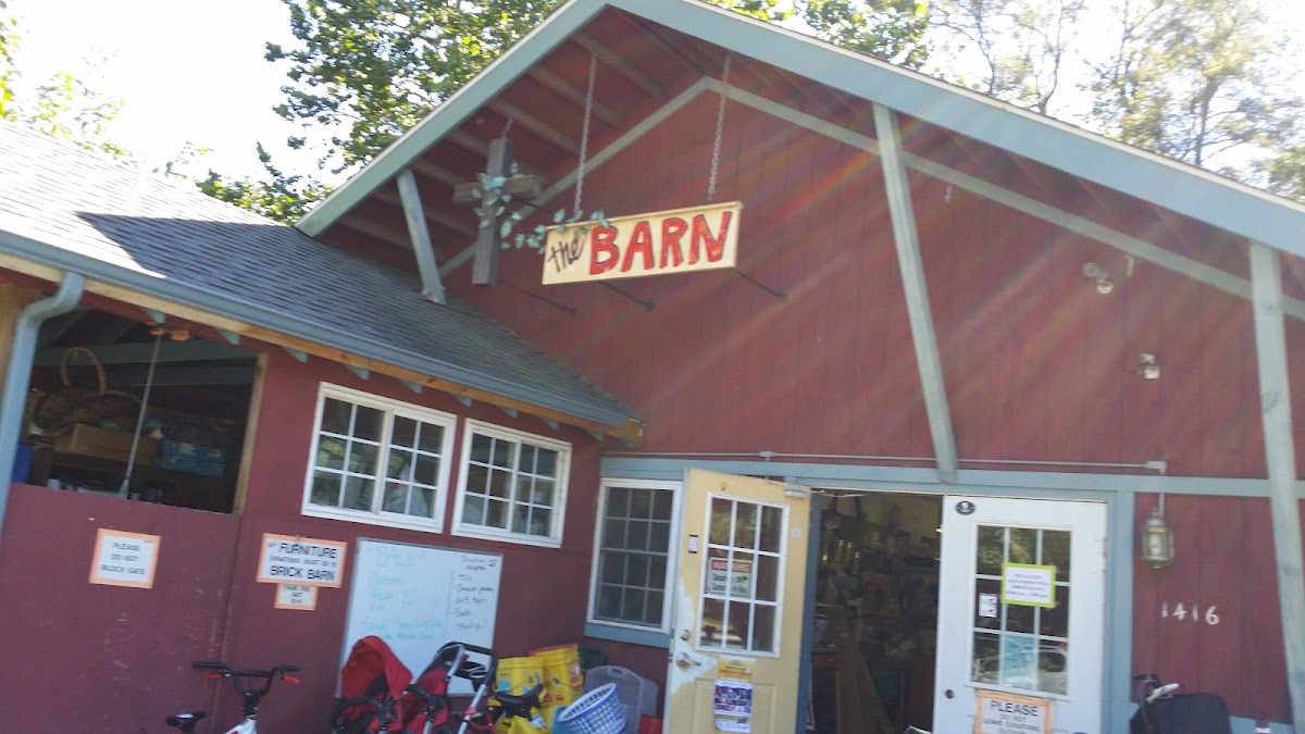Barn Thrift Shop, The in Pleasant Valley