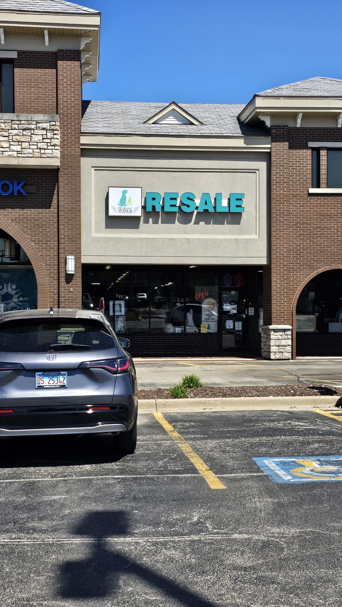 On Angels' Wings - Pet Rescue & Resale Store in Crystal Lake