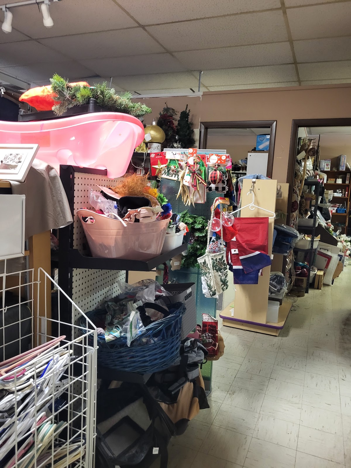 Helen's Corner Thrift Shoppe in Decatur