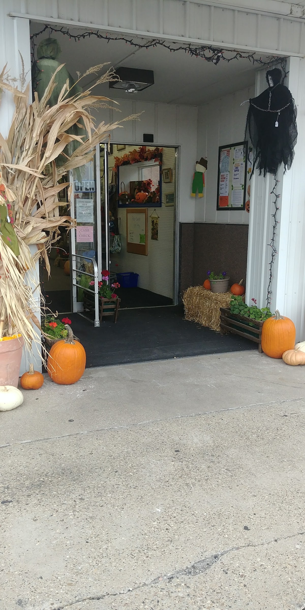 Helping Hands Resale Shoppe (Canton) in Canton