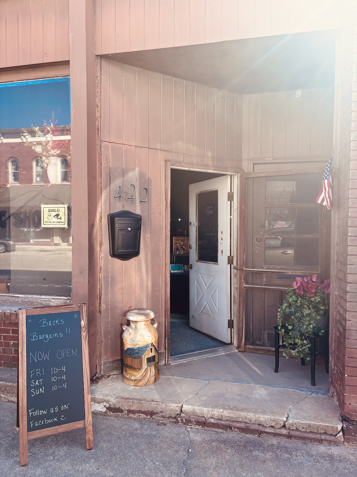 Backs Bargains in Saint Elmo
