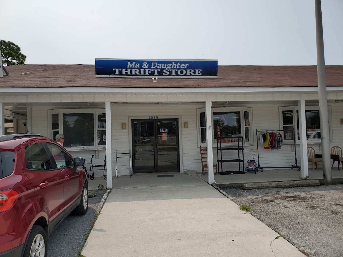 Ma & daughter thrift store in Newport