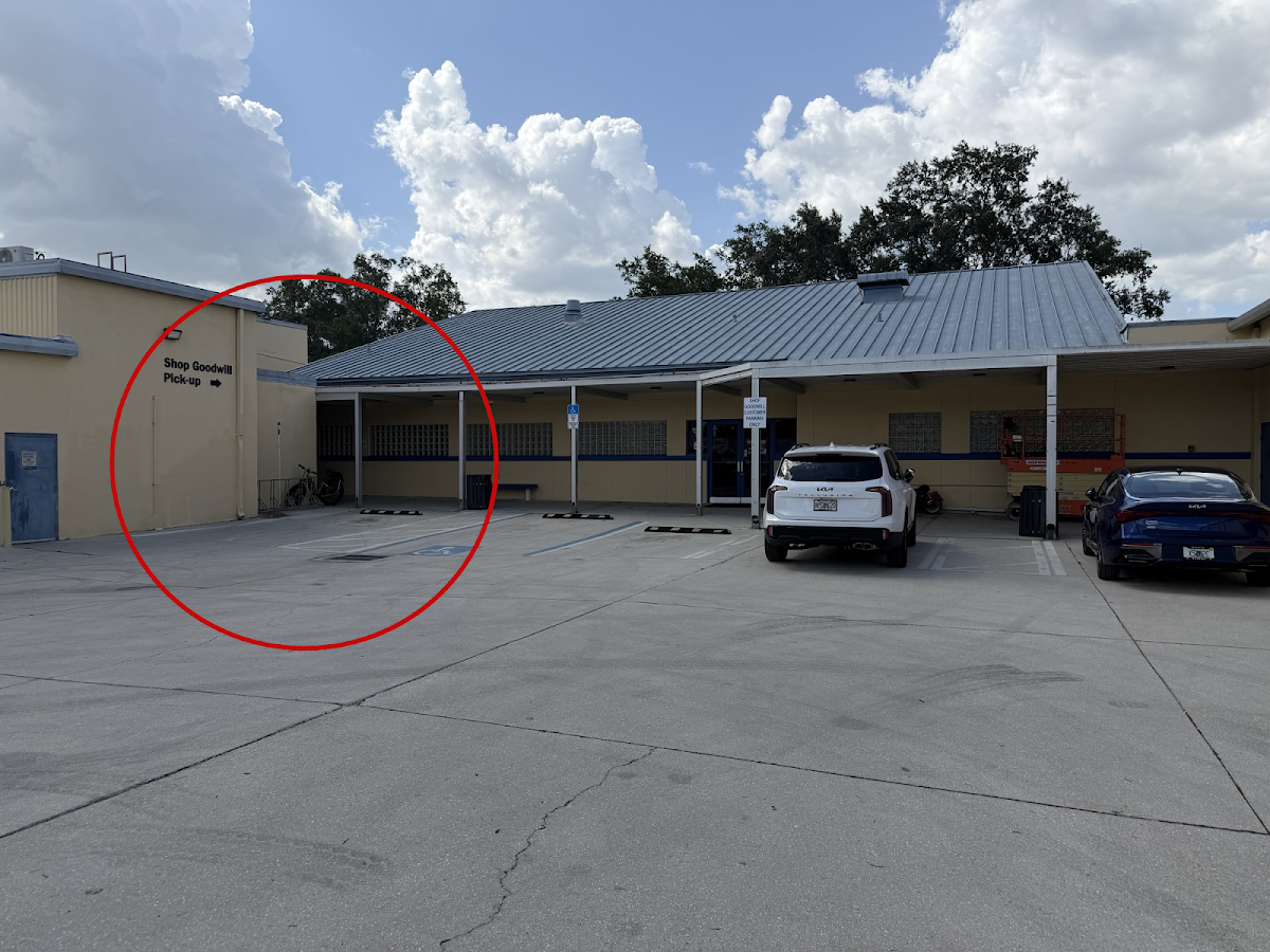 Shopgoodwill Pick-up Center in Fort Myers