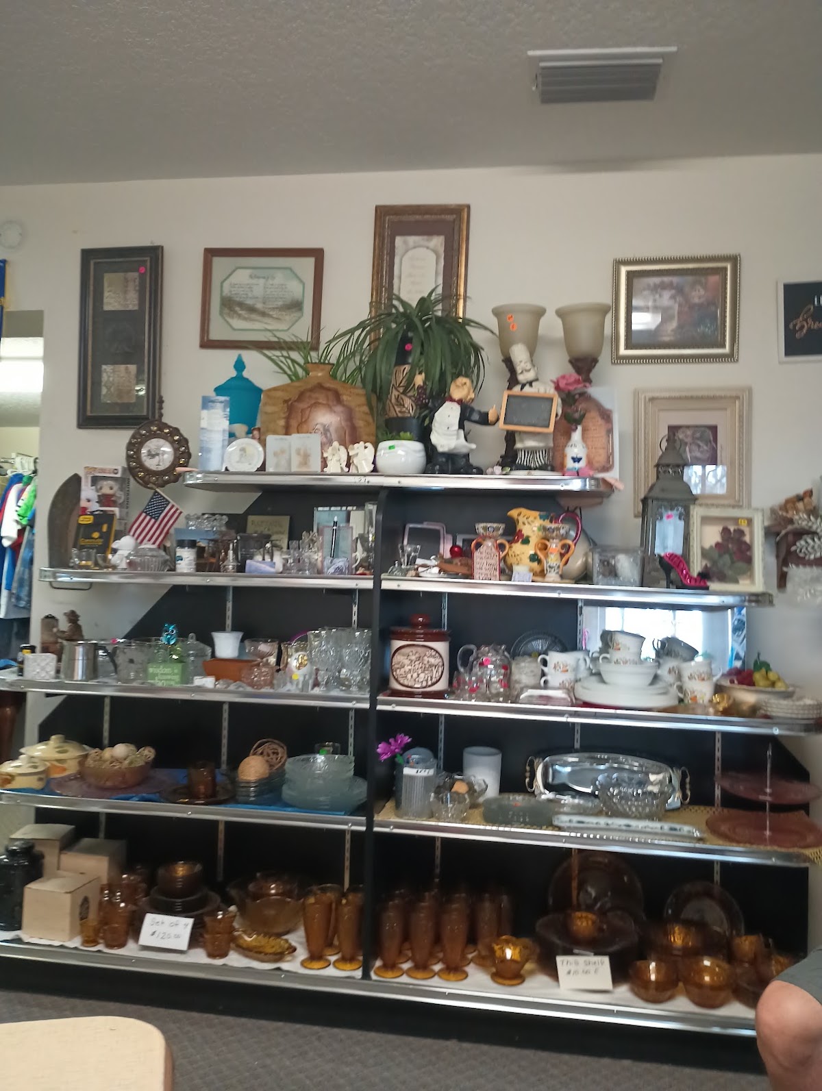 Grove Side Thrift Store in Eustis