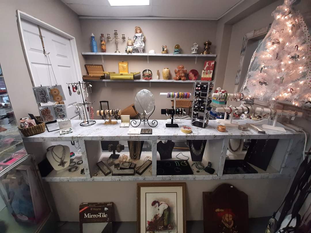 Hansen House Treasures in Burton