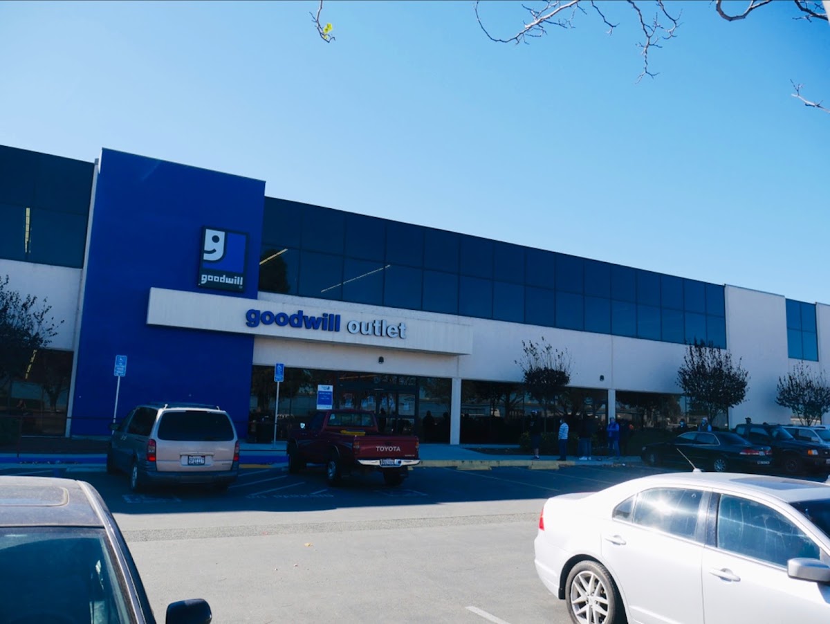 Goodwill Central Coast Outlet in Salinas