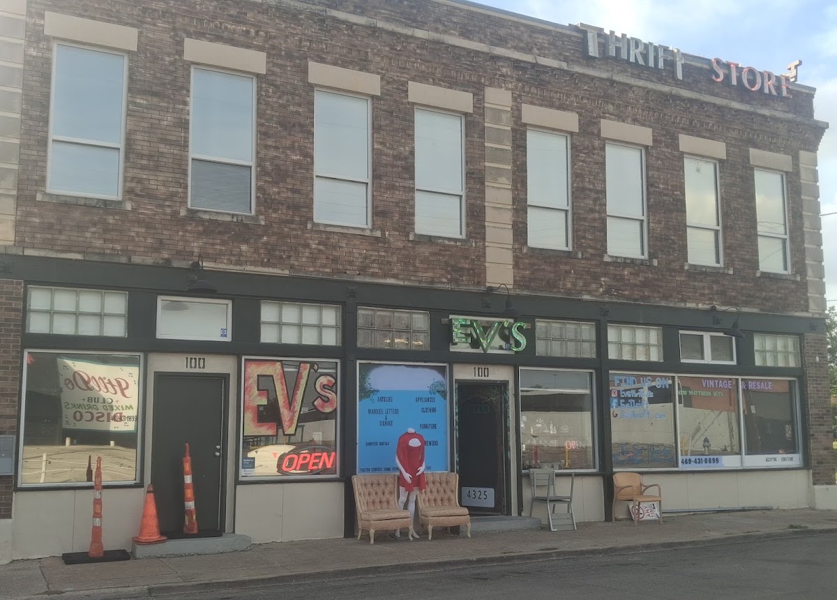 EV's Vintage & Resale in Dallas