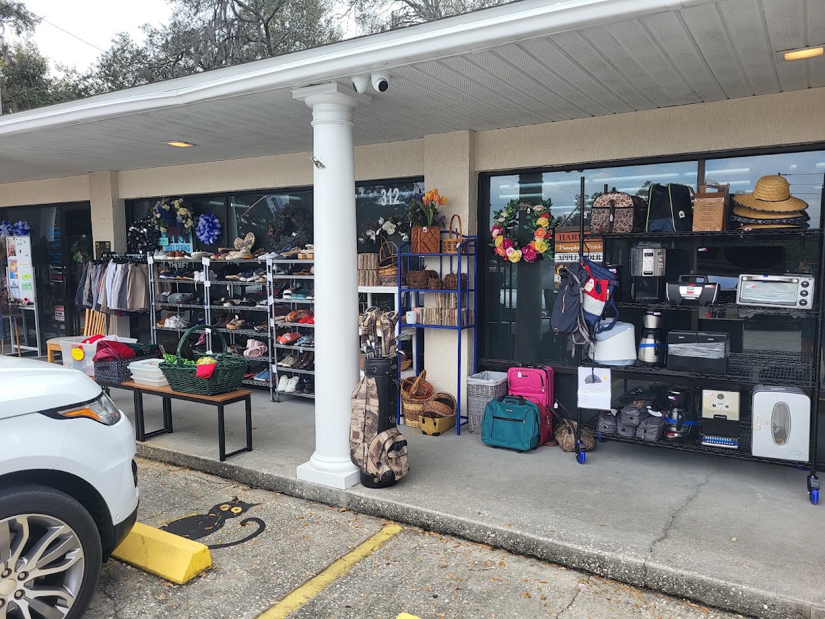 Sheltering Hands Thrift Shoppe in Lady Lake