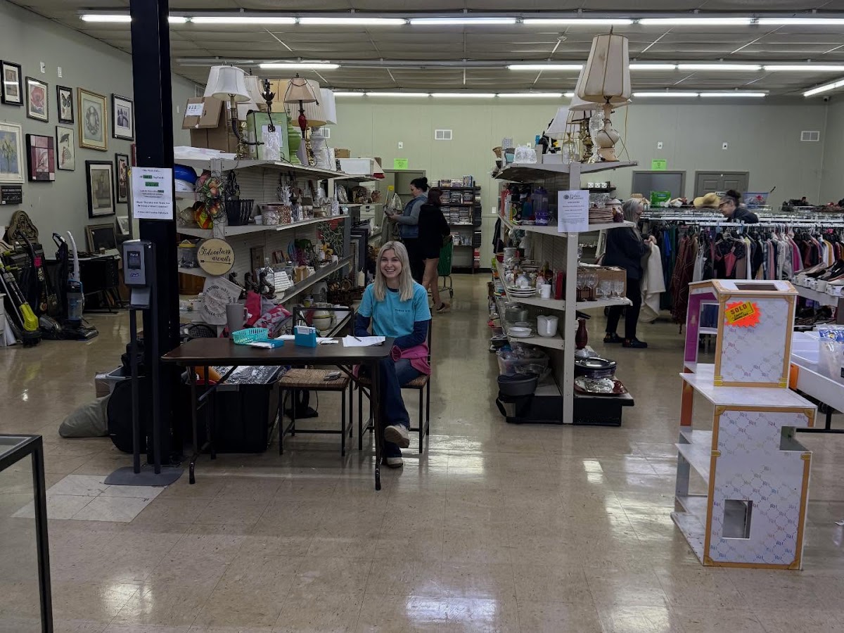 Fishes and Loaves: Thrift Store & Food Pantry in Lindale